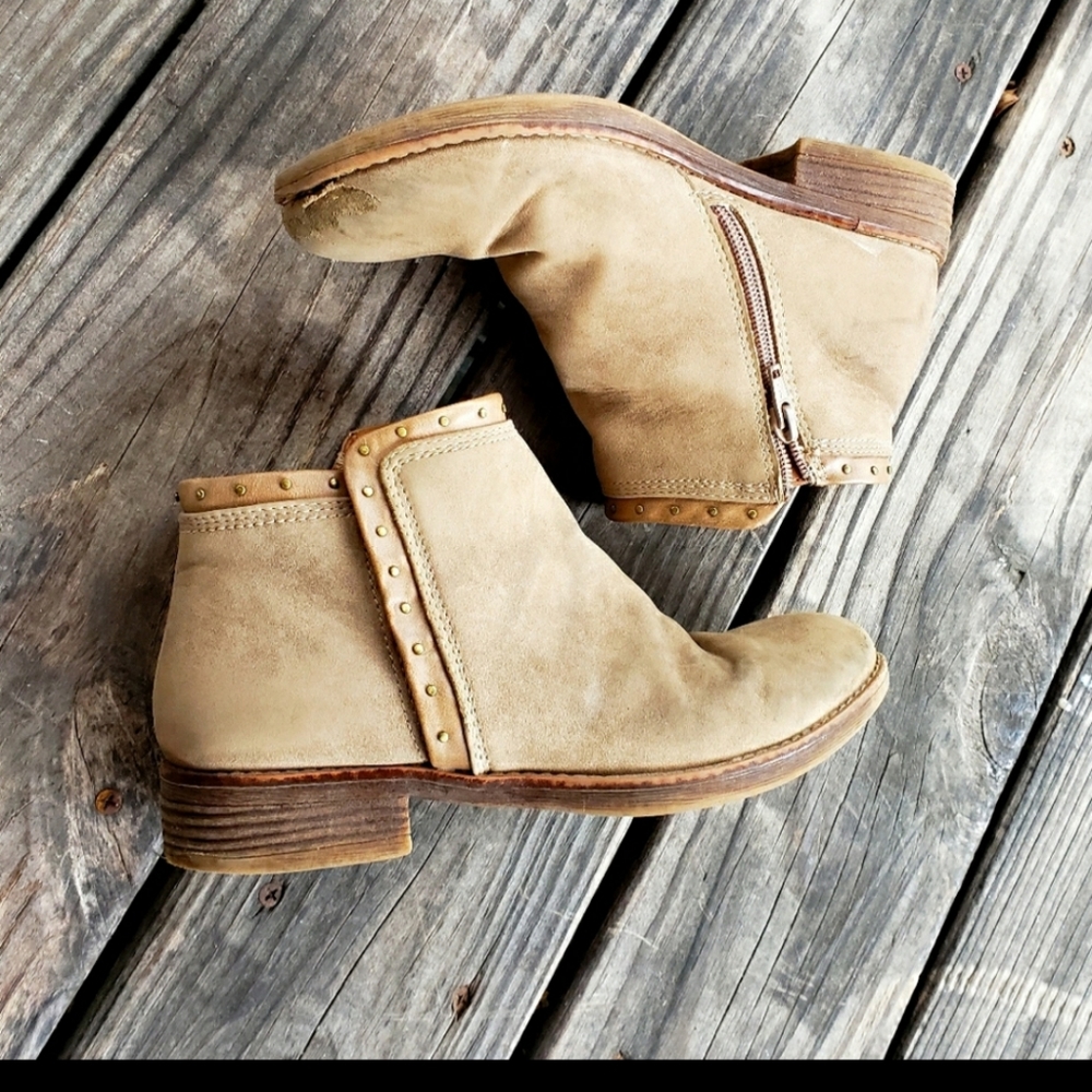 Euro Soft Taupe ankle boots size 7